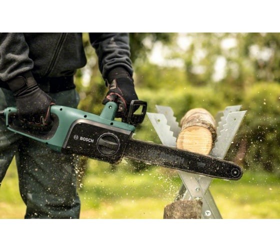 Пила цепная электрическая BOSCH Universal Chain 40 1800Вт,40см,Цепь 3/8-1,1-57зв Пила цепная электрическая BOSCH Universal Chain 40 1800Вт,40см,Цепь 3/8-1,1-57зв