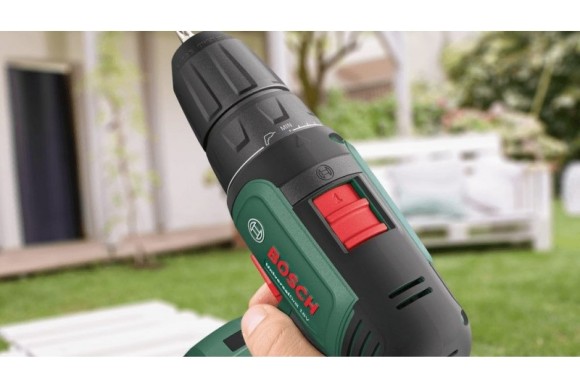 Шуруповёрт, аккум BOSCH UniversalDrill 18V, 40H/m 2*1.5A/h Шуруповёрт, аккум BOSCH UniversalDrill 18V, 40H/m 2*1.5A/h
