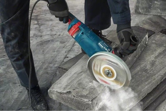 Шлифмашина углов. BOSCH  GWS 24-230JZ, 2400W,230мм,6500о/мин Шлифмашина углов. BOSCH  GWS 24-230JZ, 2400W,230мм,6500о/мин