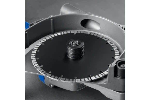 Штроборез ЗУБР ЗШ-П65-2700 ПСТК, 2700Вт, 230мм, 6600об/мин, паз 4,3-40мм, глубина 65мм, в кейсе Штроборез ЗУБР ЗШ-П65-2700 ПСТК, 2700Вт, 230мм, 6600об/мин, паз 4,3-40мм, глубина 65мм, в кейсе