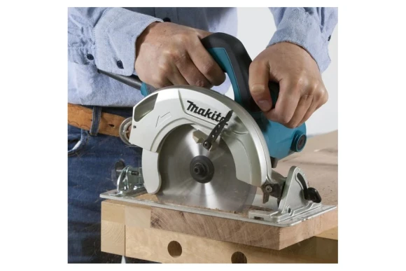 Пила дисковая MAKITA HS6601J,1050Вт ,165*20мм, h-54/35мм,5200о/мин