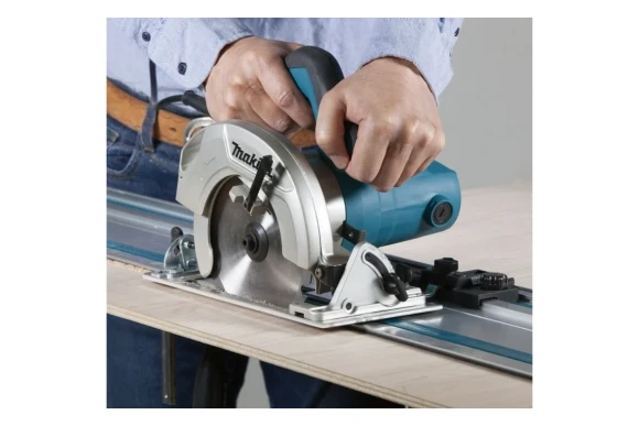 Пила дисковая MAKITA HS6601J,1050Вт ,165*20мм, h-54/35мм,5200о/мин Пила дисковая MAKITA HS6601J,1050Вт ,165*20мм, h-54/35мм,5200о/мин