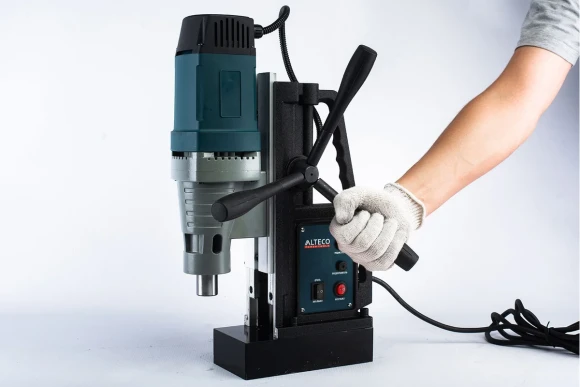 Станок сверлильный с магнитной стойкой MD 1938,1830Вт,патрон Weldon 19, ALTECO Станок сверлильный с магнитной стойкой MD 1938,1830Вт,патрон Weldon 19, ALTECO