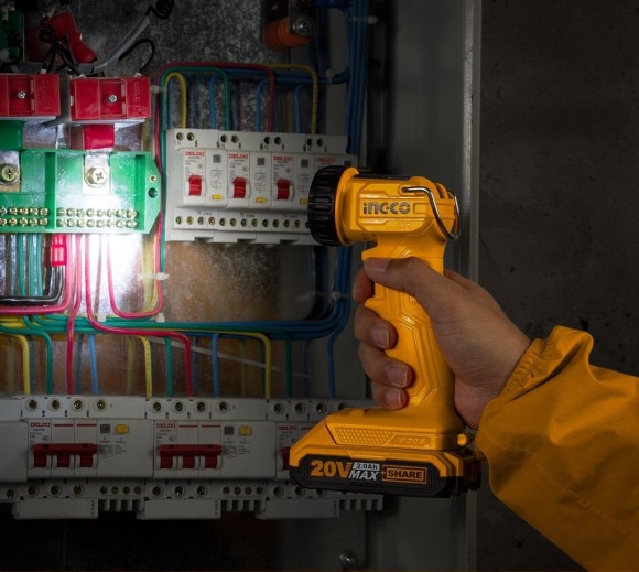 Фонарь аккумулят.поворотный INGCO CWLI2023,20В Li-ion-0шт,1,5Вт,150Лм-без бат.,без зар.