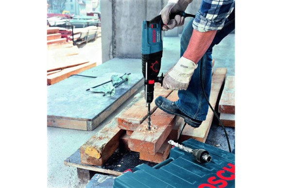 Перфоратор BOSCH GBH 2-26 DFR,800Вт, 2.7Дж,4-26мм,0-900о/мин+ПАТРОН 13мм БЗП Перфоратор BOSCH GBH 2-26 DFR,800Вт, 2.7Дж,4-26мм,0-900о/мин+ПАТРОН 13мм БЗП