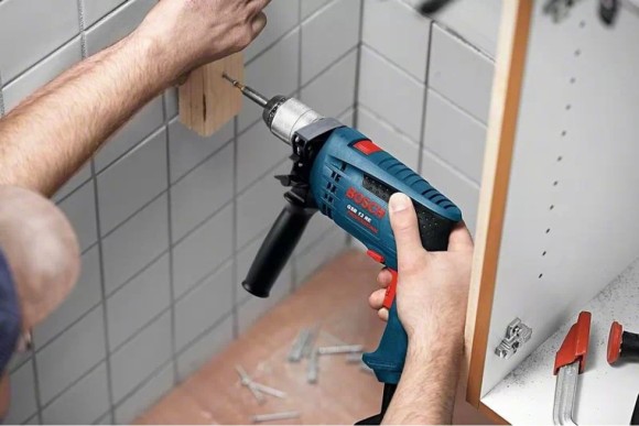 Дрель ударная BOSCH GSB 13 RE (ЗВП 13мм) 600Вт,0-2800 о/м,набор св.кейс Дрель ударная BOSCH GSB 13 RE (ЗВП 13мм) 600Вт,0-2800 о/м,набор св.кейс