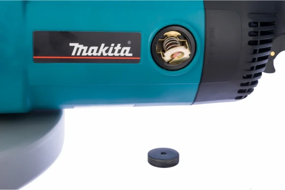 Шлифмашина угловая MAKITA 9069, 2000Вт, 230мм, 6600об/мин, в коробке Шлифмашина угловая MAKITA 9069, 2000Вт, 230мм, 6600об/мин, в коробке