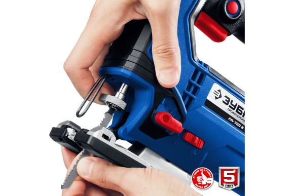 Лобзик электрический ЗУБР ЛП-700 К, 700Вт, 90/10мм, 600-3000ход/мин, в кейсе Лобзик электрический ЗУБР ЛП-700 К, 700Вт, 90/10мм, 600-3000ход/мин, в кейсе