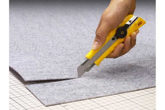 Нож с винтовым фиксатором 18мм с металлическим выступом, пластикой корпус, OL-OL OLFA