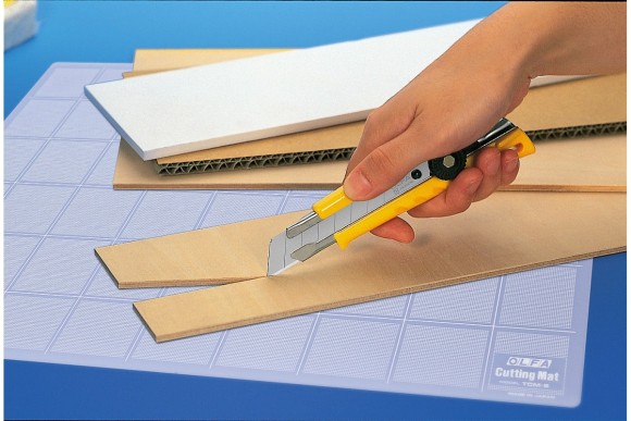 Нож с винтовым фиксатором 18мм с металлическим выступом, пластикой корпус, OL-OL OLFA