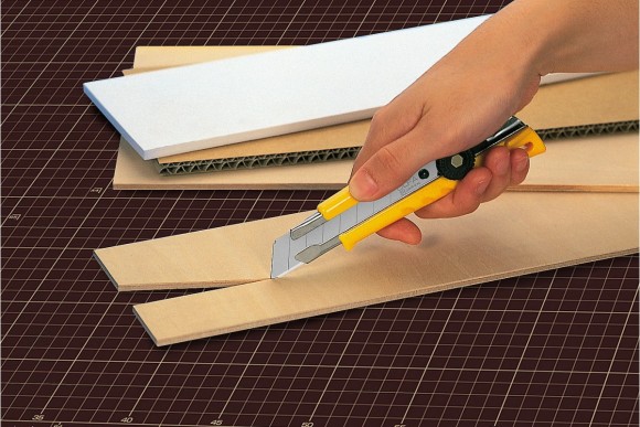 Нож с винтовым фиксатором 18мм с металлическим выступом, пластикой корпус, OL-OL OLFA