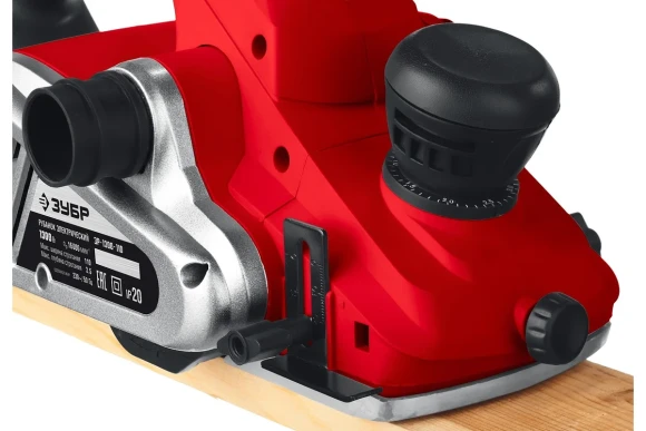 Рубанок электрический ЗУБР ЗР-1300-110, 1300Вт, 110мм, 0-3,5мм, 16000об/мин Рубанок электрический ЗУБР ЗР-1300-110, 1300Вт, 110мм, 0-3,5мм, 16000об/мин