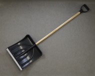 Лопата для снега №3 глубогая с дер. черенком Лопата для снега №3 глубогая с дер. черенком