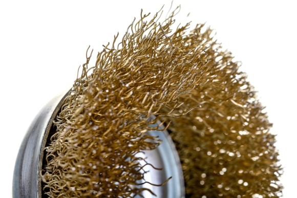 Щётка-крацовка чашечная со шпилькой 75мм, латунированная сталь, РемоКолор Щётка-крацовка чашечная со шпилькой 75мм, латунированная сталь, РемоКолор