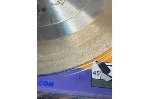 Диск алмазный по керамограниту 180 х 1.4 х 25.4мм, сплошной, мокрый рез, HM504 Hilberg Диск алмазный по керамограниту 180 х 1.4 х 25.4мм, сплошной, мокрый рез, HM504 Hilberg