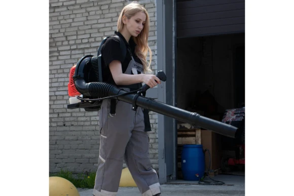 Воздуходувка(2Т) ранцевая бензин. VERTON BW80, 3100Вт/4.1л.с, 100м/с, 1500м?/ч, 75.6см?, 2л Воздуходувка(2Т) ранцевая бензин. VERTON BW80, 3100Вт/4.1л.с, 100м/с, 1500м?/ч, 75.6см?, 2л