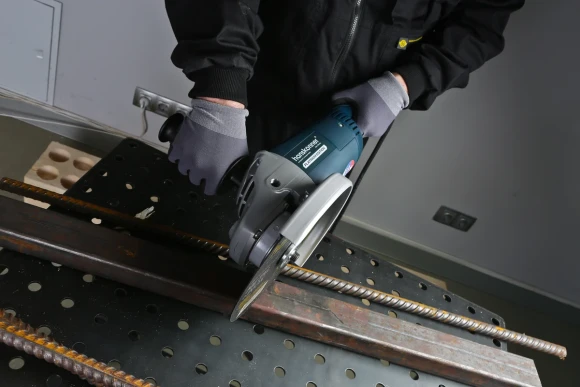 Шлифмашина угловая Hanskonner HAG22230B PLATINUM, 2200Вт, 230мм, 6500об/мин,коробка