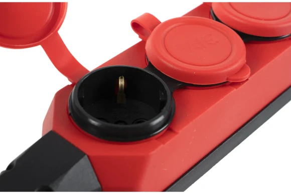 Колодка ЭРА K-3e-RED-IP44 каучуковая с заземлением 3 розетки 16A IP44 красная