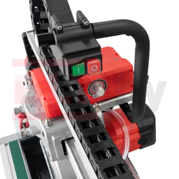 Плиткорез эл.автоматический DLT OptiTronic Auto-1600, 2300Вт, длина реза 1600 мм Плиткорез эл.автоматический DLT OptiTronic Auto-1600, 2300Вт, длина реза 1600 мм