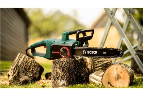 Пила цепная электрическая BOSCH Universal Chain 35 1800Вт,40см,Цепь 3/8-1,1-52зв Пила цепная электрическая BOSCH Universal Chain 35 1800Вт,40см,Цепь 3/8-1,1-52зв