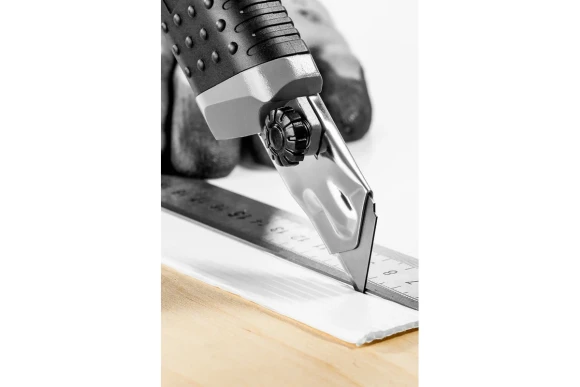 Нож с автофиксатором 25мм, металлический корпус, ТИТАН-25 ЗУБР Нож с автофиксатором 25мм, металлический корпус, ТИТАН-25 ЗУБР